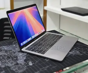 New Laptop Apple MacBook Pro 2019 16GB Intel Core i7 SSD 256GB
