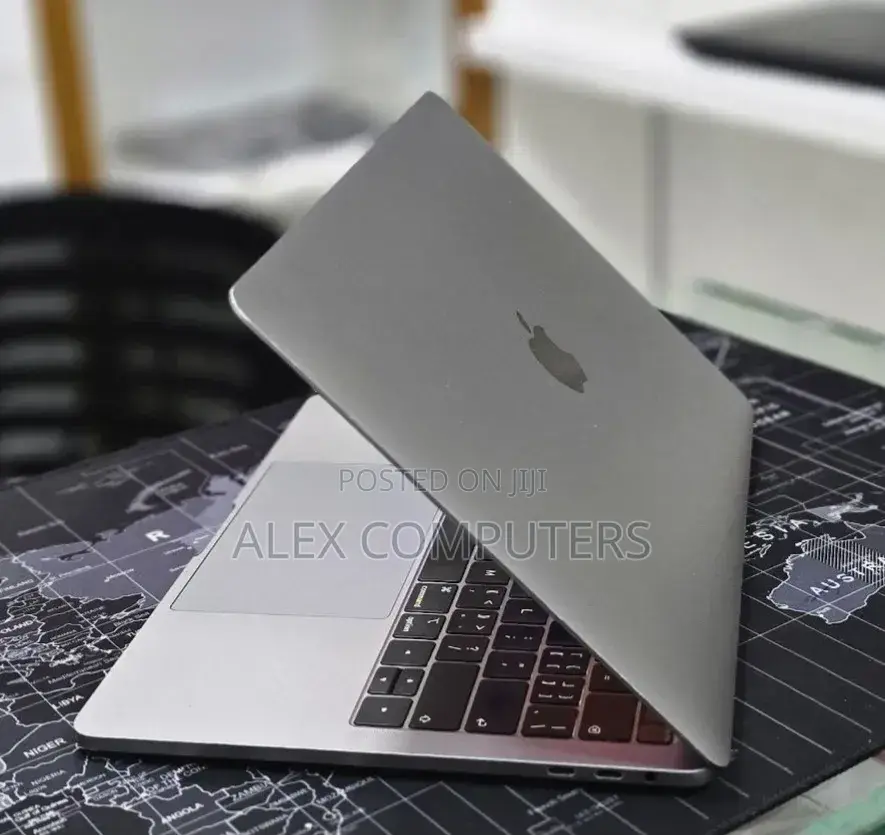 New Laptop Apple MacBook Pro 2019 16GB Intel Core i7 SSD 256GB