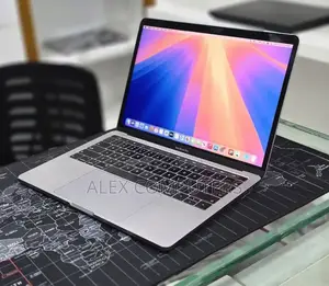 New Laptop Apple MacBook Pro 2019 16GB Intel Core i7 SSD 256GB