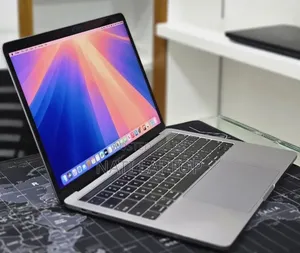 New Laptop Apple MacBook Pro 2019 16GB Intel Core i7 SSD 256GB