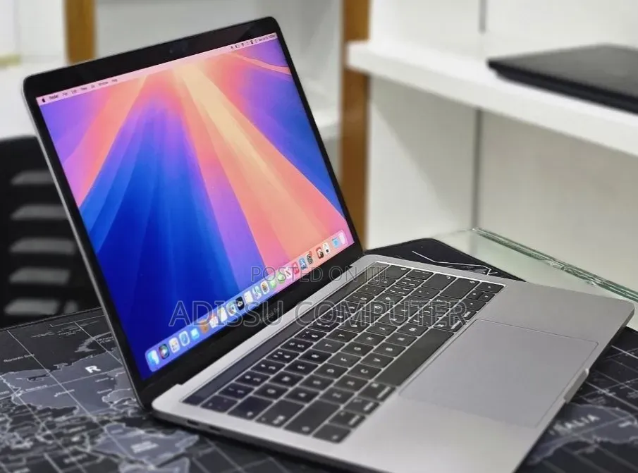 New Laptop Apple MacBook Pro 2019 16GB Intel Core i7 SSD 256GB