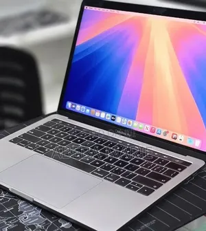 New Laptop Apple MacBook Pro 2019 16GB Intel Core i7 SSD 256GB