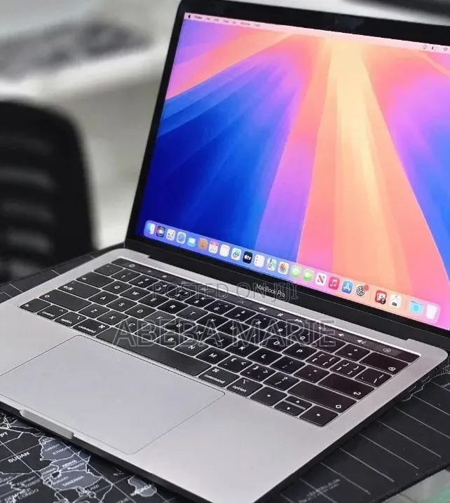 New Laptop Apple MacBook Pro 2019 16GB Intel Core i7 SSD 256GB