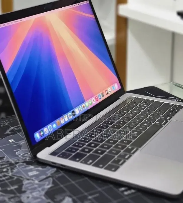 New Laptop Apple MacBook Pro 2019 16GB Intel Core i7 SSD 256GB