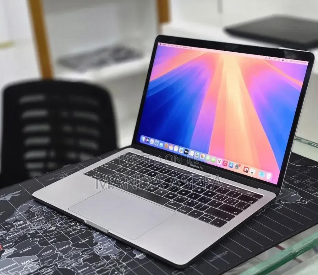 New Laptop Apple MacBook Pro 2019 16GB Intel Core i7 SSD 256GB