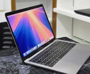 New Laptop Apple MacBook Pro 2019 16GB Intel Core i7 SSD 256GB
