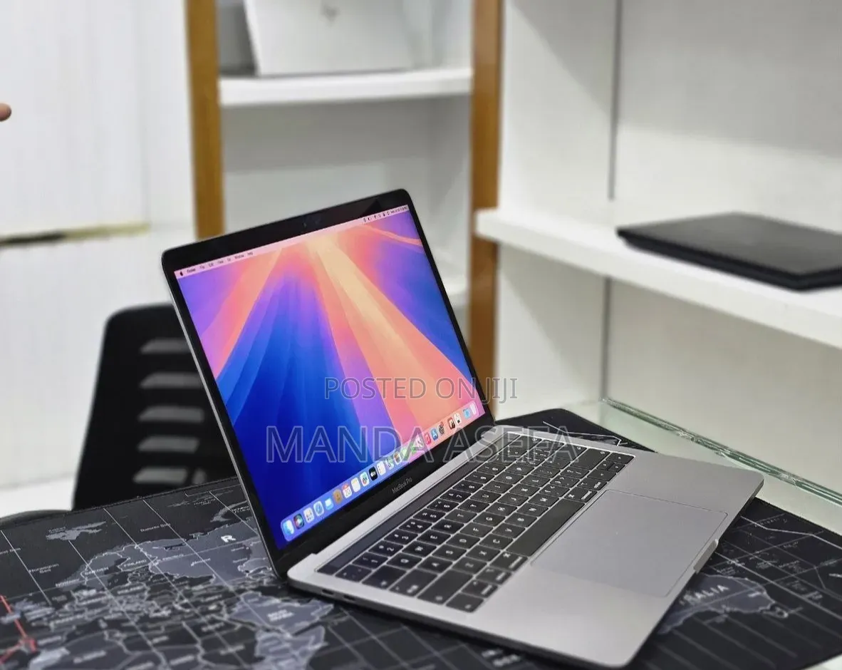 New Laptop Apple MacBook Pro 2019 16GB Intel Core i7 SSD 256GB