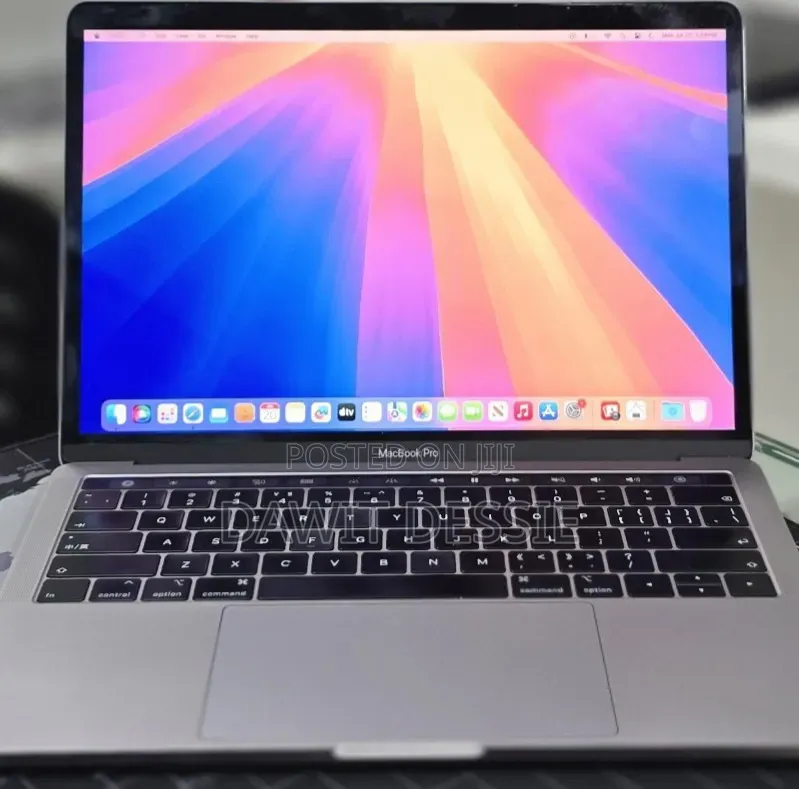 New Laptop Apple MacBook Pro 2019 16GB Intel Core i7 SSD 256GB