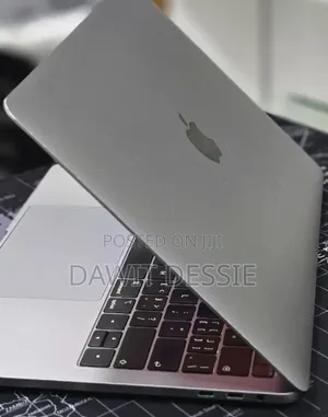 New Laptop Apple MacBook Pro 2019 16GB Intel Core i7 SSD 256GB
