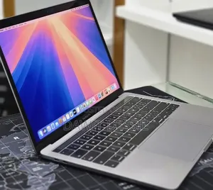 New Laptop Apple MacBook Pro 2019 16GB Intel Core i7 SSD 256GB