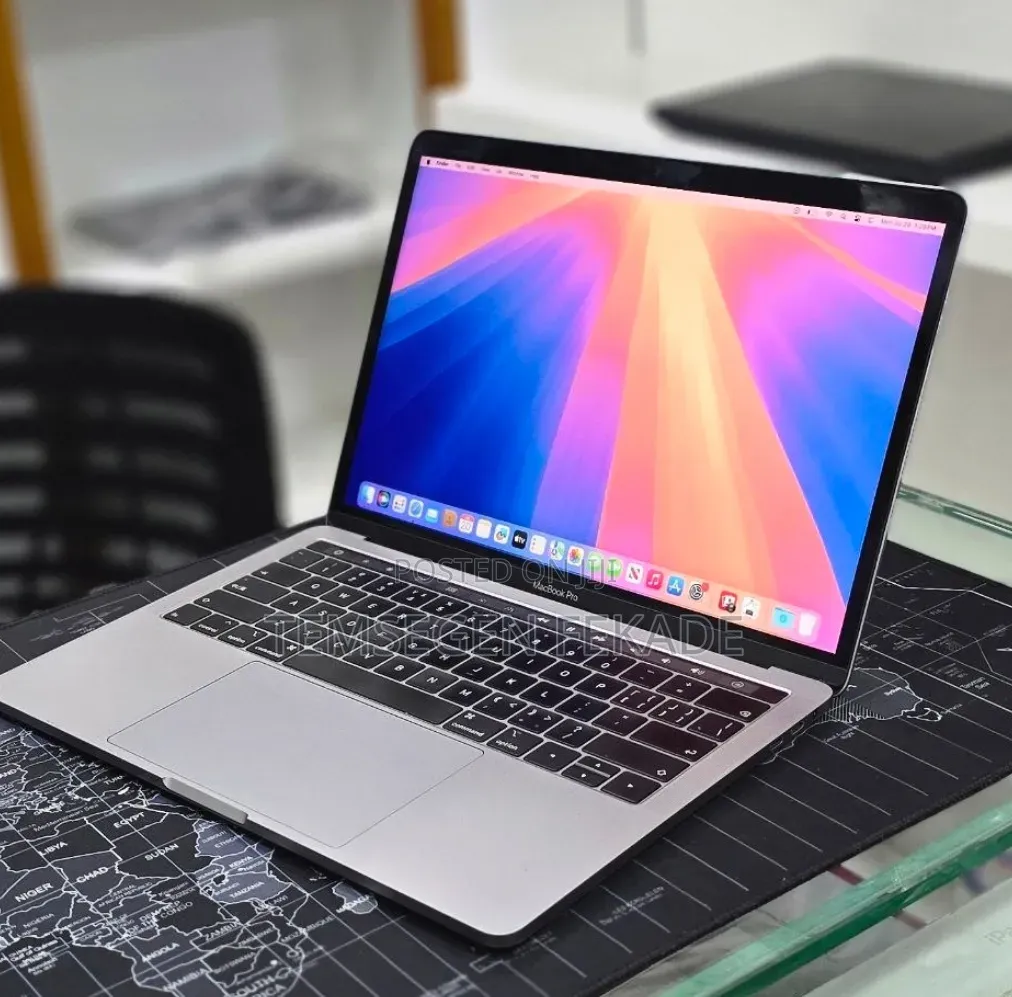 New Laptop Apple MacBook Pro 2019 16GB Intel Core i7 SSD 256GB