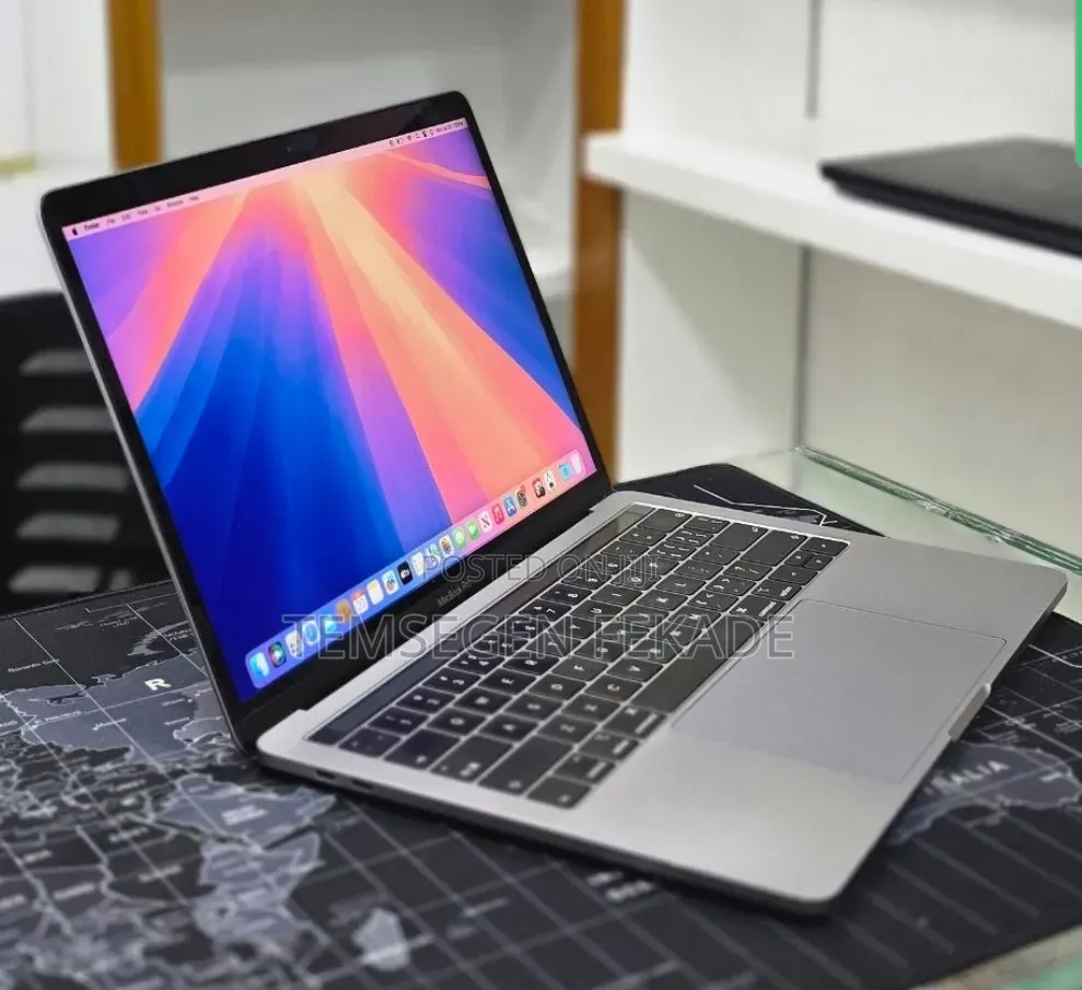 New Laptop Apple MacBook Pro 2019 16GB Intel Core i7 SSD 256GB