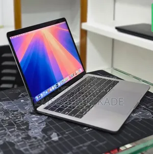 New Laptop Apple MacBook Pro 2019 16GB Intel Core i7 SSD 256GB