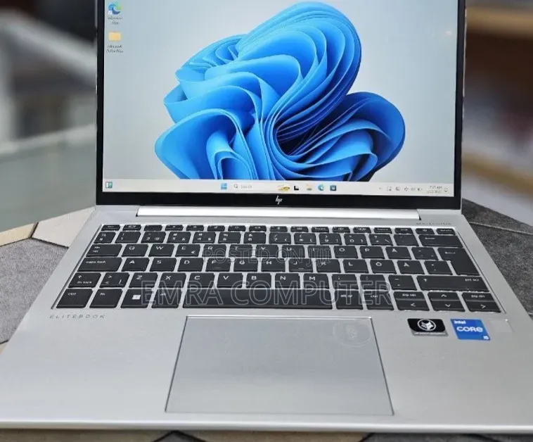 New Laptop HP EliteBook 830 G9 16GB Intel Core i5 SSD 512GB