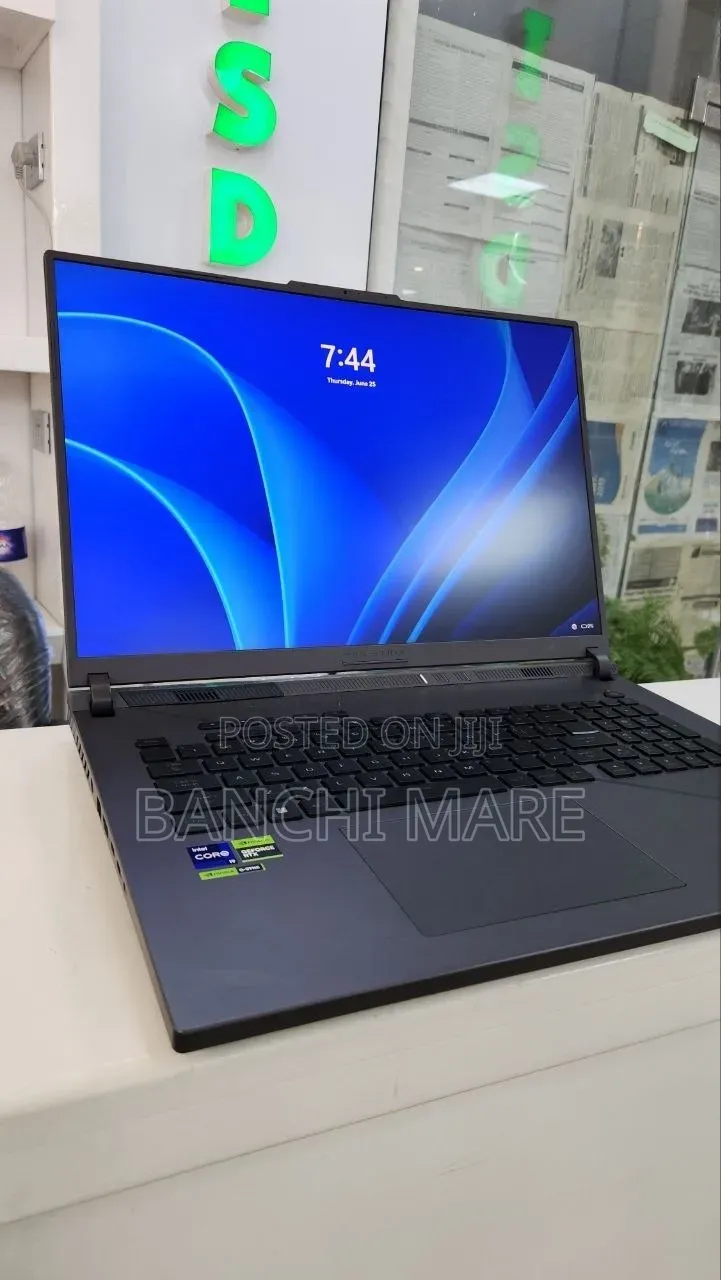 New Laptop Asus ROG Strix G18 32GB Intel Core i9 SSD 2T