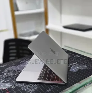 New Laptop Apple MacBook Pro 2019 16GB Intel Core i7 SSD 256GB