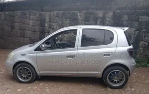 Toyota Vitz 2004 Silver