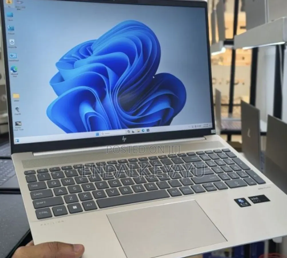New Laptop HP 16GB Intel Core Ultra 7 SSD 1T