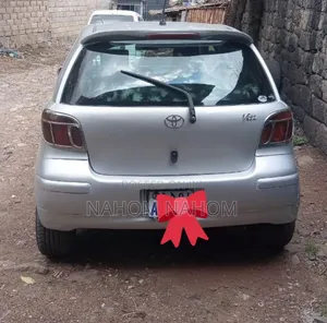 Toyota Vitz 2004 Silver