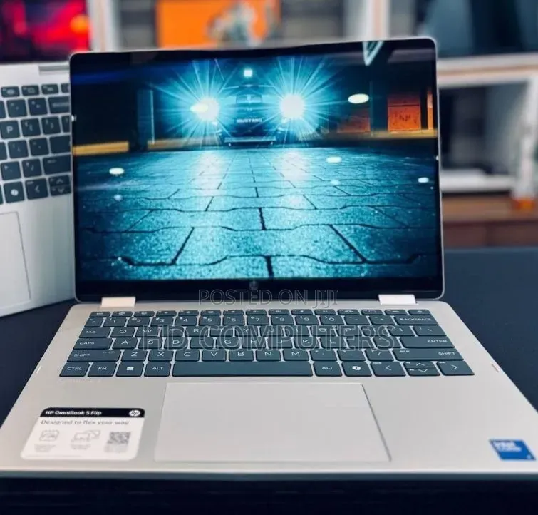 New Laptop HP OmniBook 5 Flip 16GB Intel Core Ultra 7 SSD 1T