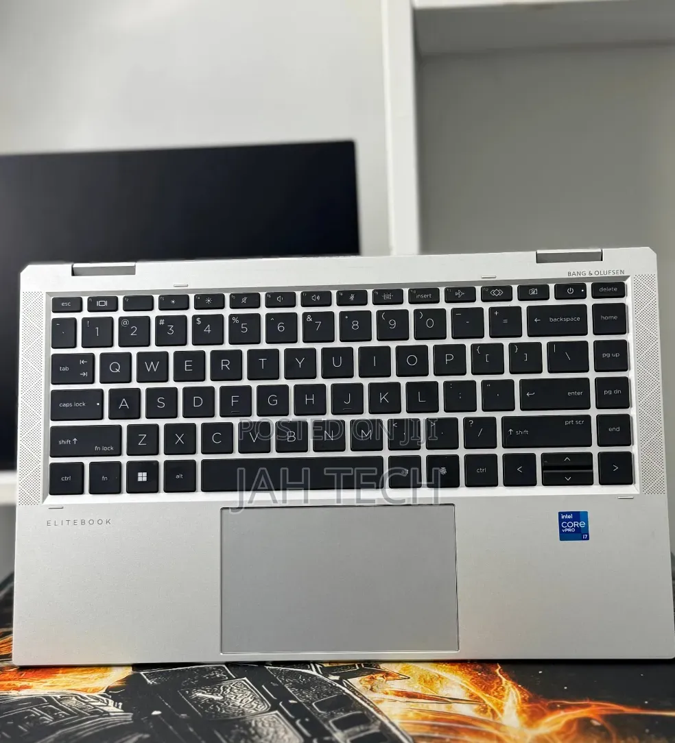 New Laptop HP EliteBook 1040 G8 16GB Intel Core i7 SSD 512GB