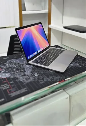 New Laptop Apple MacBook Pro 2019 16GB Intel Core i7 SSD 256GB