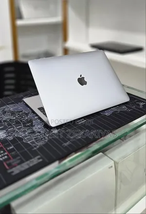 New Laptop Apple MacBook Pro 2019 16GB Intel Core i7 SSD 256GB