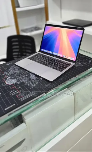 New Laptop Apple MacBook Pro 2019 16GB Intel Core i7 SSD 256GB