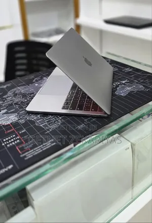 New Laptop Apple MacBook Pro 2019 16GB Intel Core i7 SSD 256GB