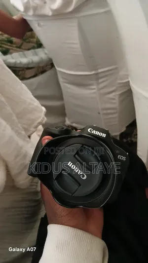 Canon R100