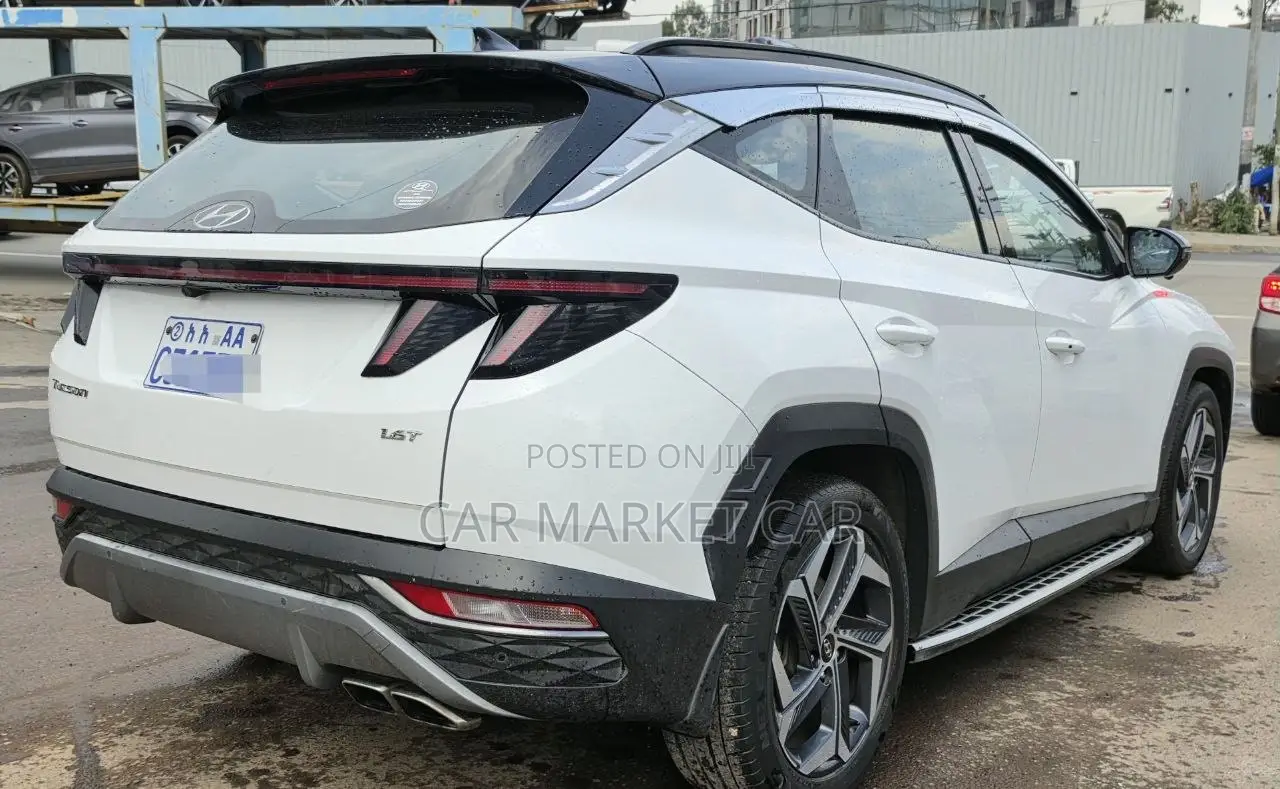 Hyundai Tucson SE 2022 White