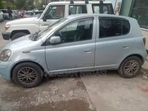 Toyota Vitz 2004 Blue
