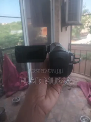 Soney Cx405 Handycam With Exmor R Cmos Sensor
