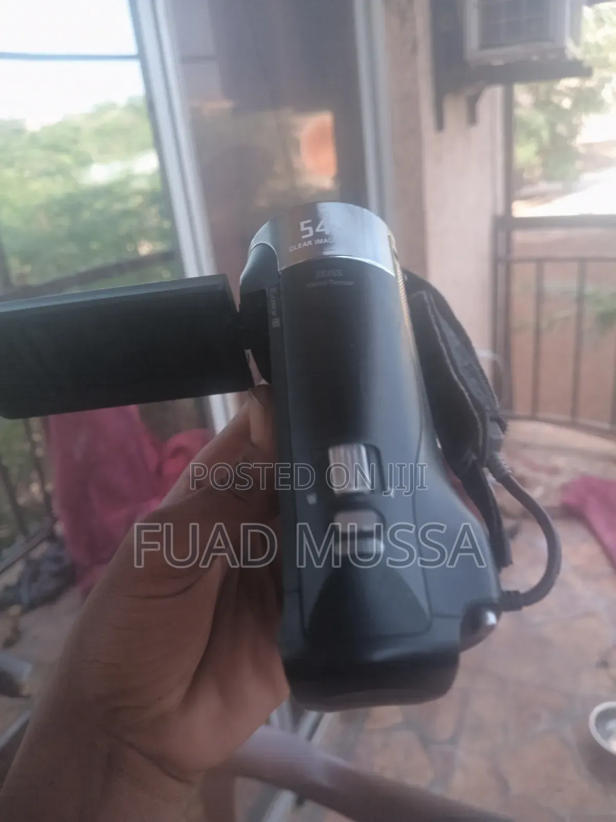Soney Cx405 Handycam With Exmor R Cmos Sensor