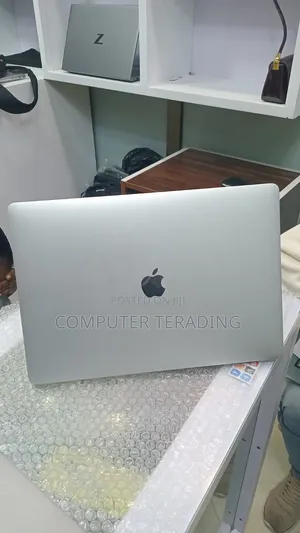 New Laptop Apple MacBook Pro 2018 16GB Intel Xeon SSD 256GB