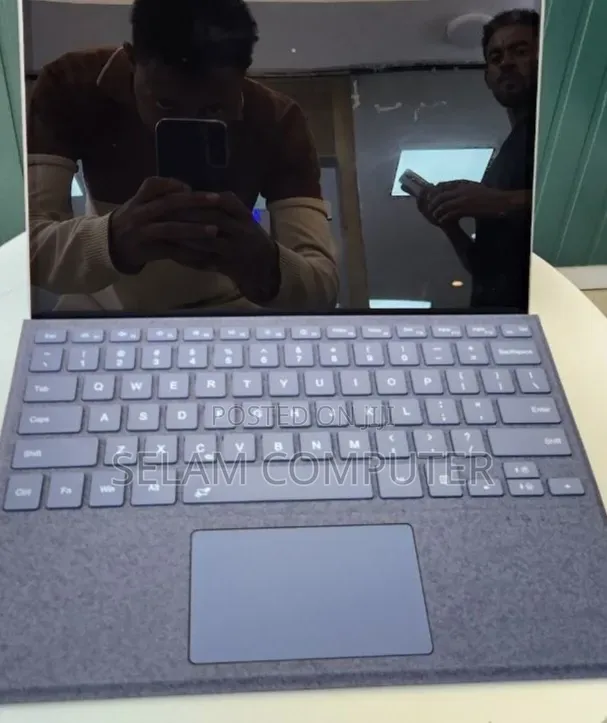 New Laptop Microsoft Surface 16GB Intel Core i7 SSD 512GB