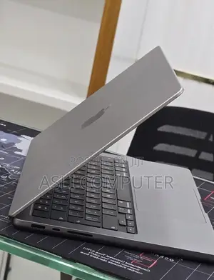 New Laptop Apple MacBook Pro 2021 M1 32GB Apple M1 Pro SSD 512GB