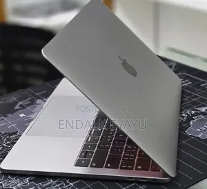 New Laptop Apple MacBook Pro 2019 16GB Intel Core i7 SSD 256GB