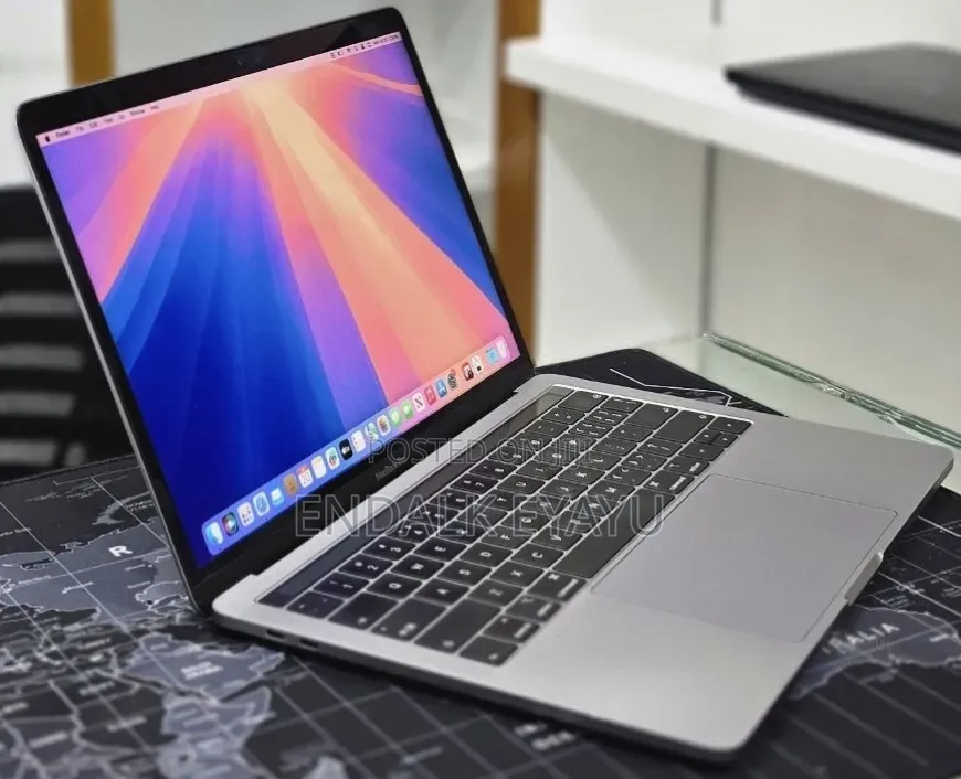 New Laptop Apple MacBook Pro 2019 16GB Intel Core i7 SSD 256GB