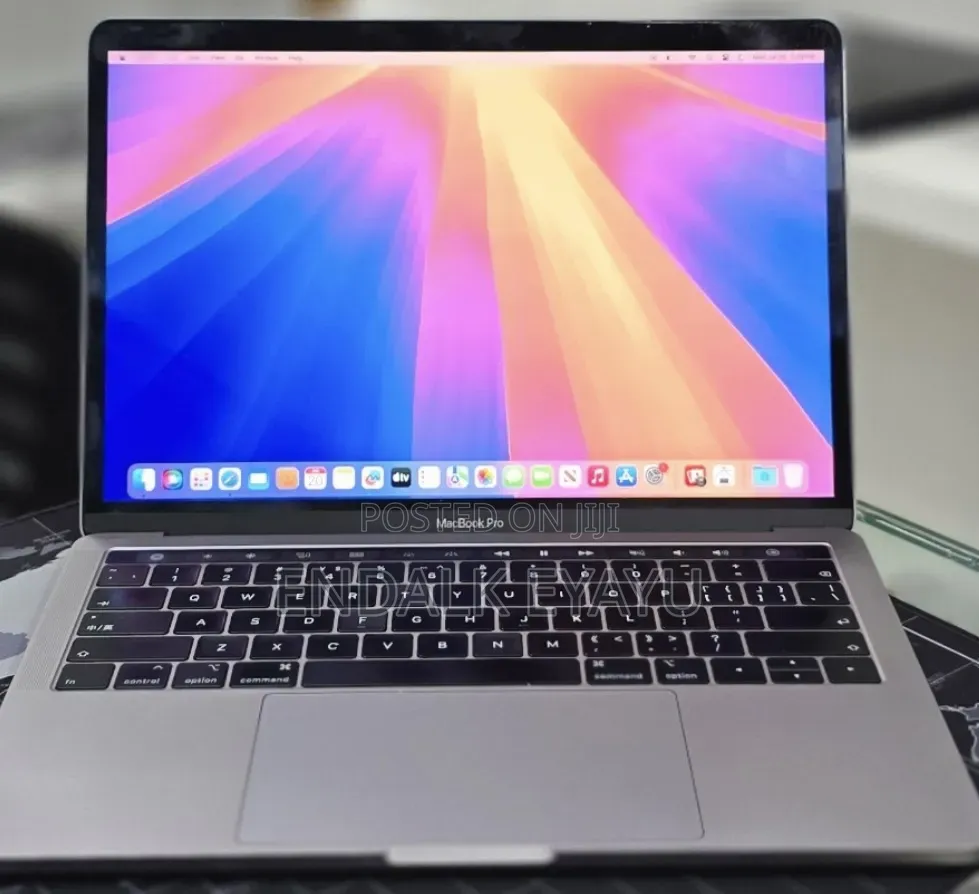 New Laptop Apple MacBook Pro 2019 16GB Intel Core i7 SSD 256GB