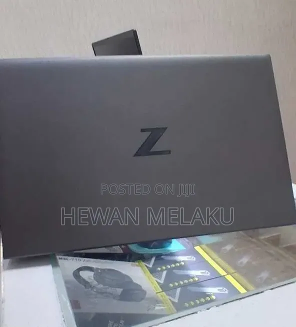 New Laptop HP ZBook Firefly G8 16GB Intel Core i7 SSD 512GB