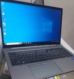 New Laptop HP ZBook Firefly G8 16GB Intel Core i7 SSD 512GB