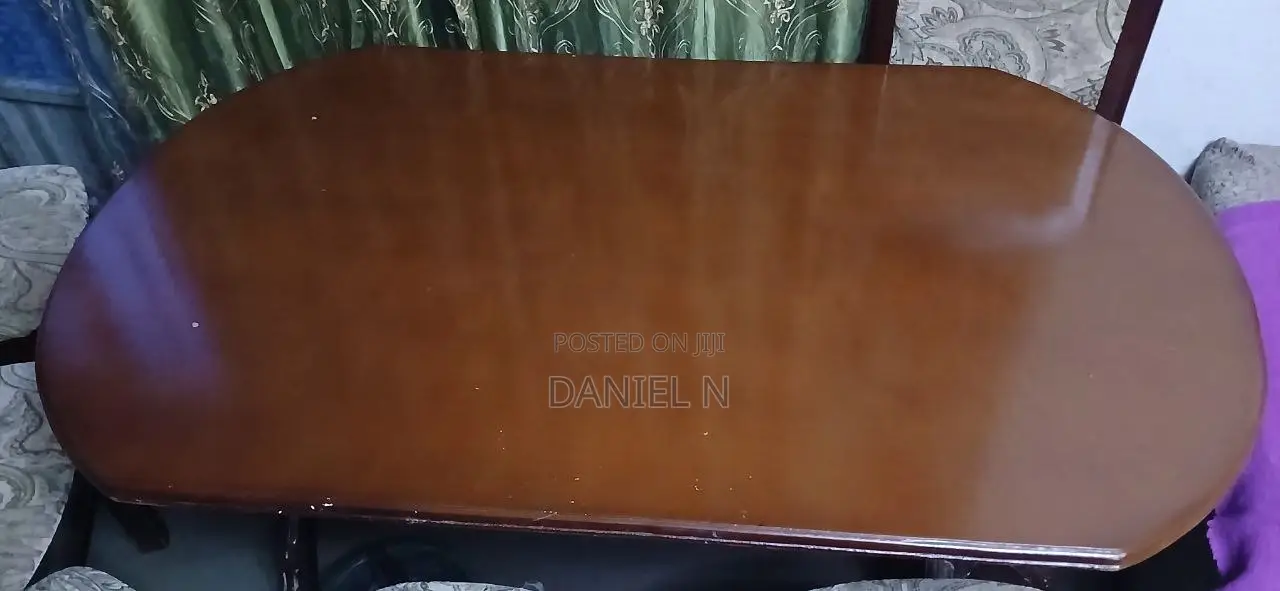 1Table and 6 Chairs ጠረጴዛ እና ወንበር