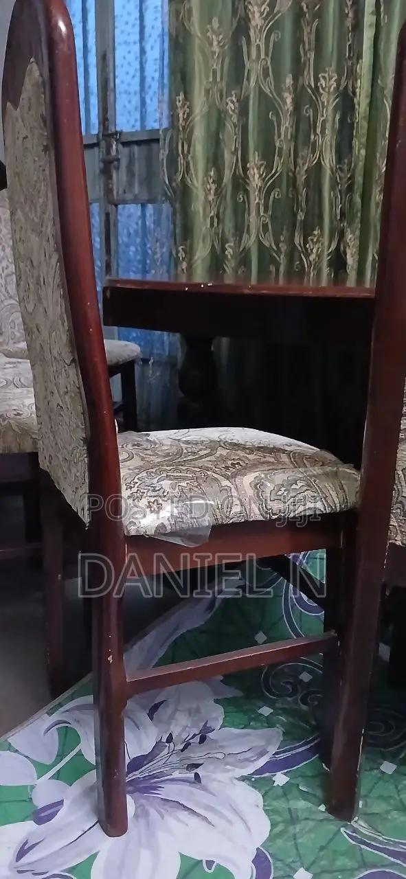 1Table and 6 Chairs ጠረጴዛ እና ወንበር