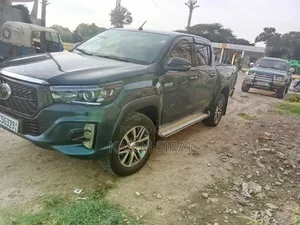Toyota Hilux 2020 Blue