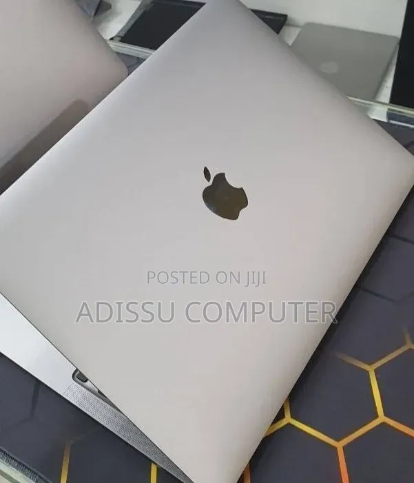 New Laptop Apple MacBook Pro 2019 8GB Apple M1 SSD 256GB
