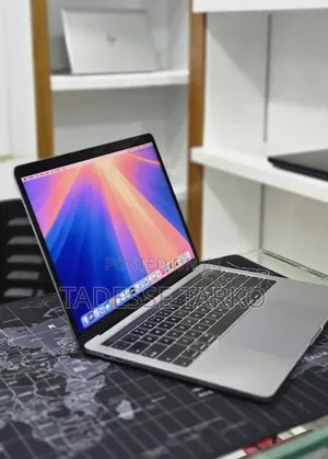 New Laptop Apple MacBook Pro 2019 16GB Intel Core i7 SSD 256GB