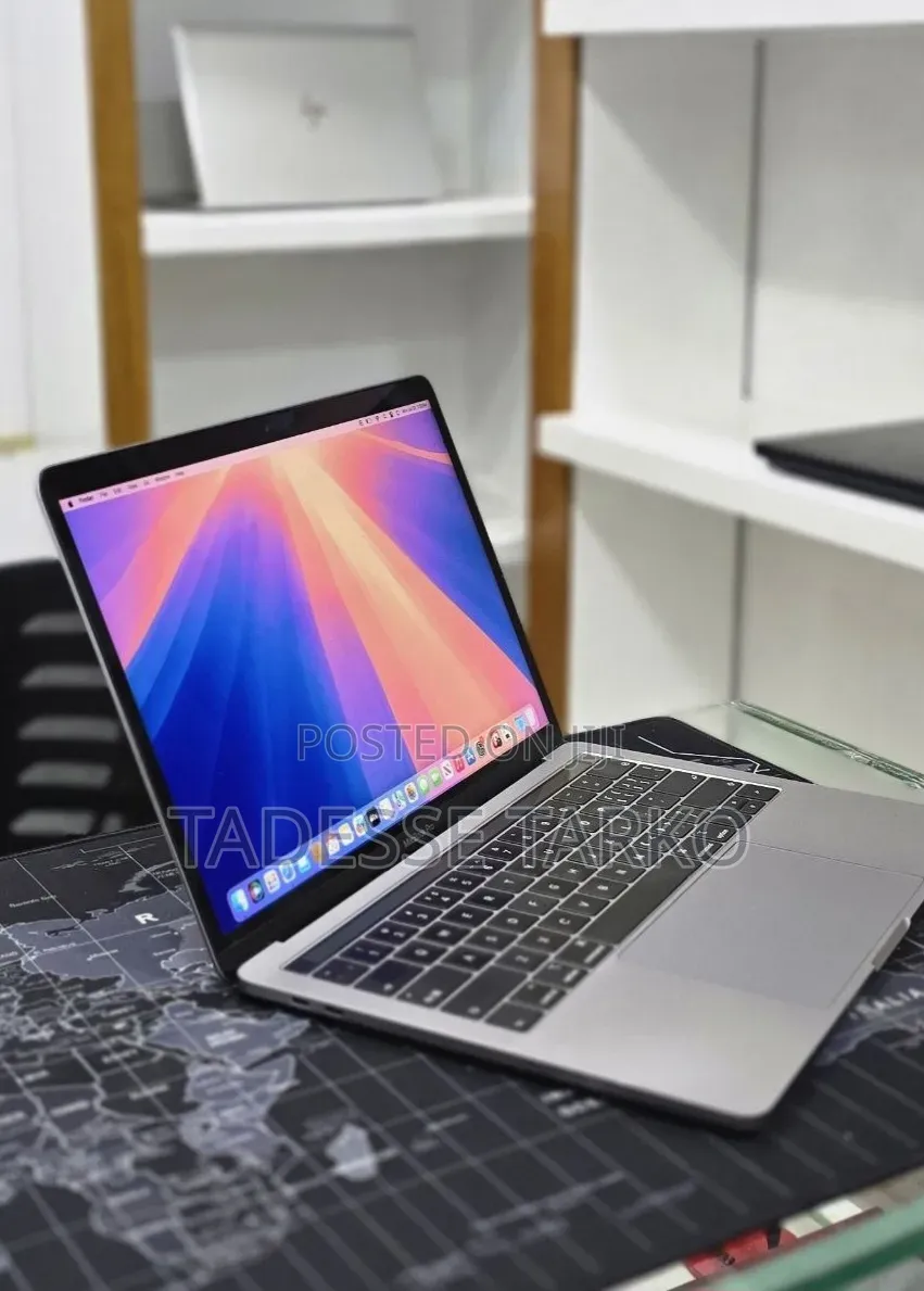 New Laptop Apple MacBook Pro 2019 16GB Intel Core i7 SSD 256GB