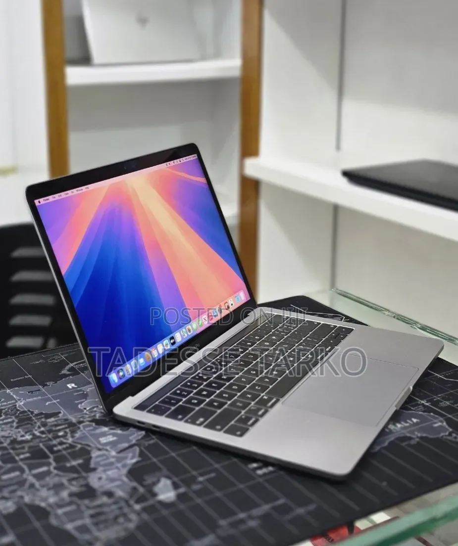 New Laptop Apple MacBook Pro 2019 16GB Intel Core i7 SSD 256GB