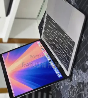 New Laptop Apple MacBook Pro 2019 16GB Intel Core i7 SSD 256GB